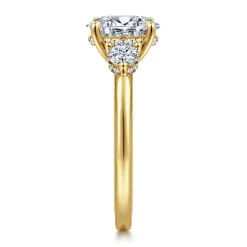 Outlet Gabriel & Co. Abbi - 14K Yellow Gold Oval Three Stone Diamond Engagement Ring