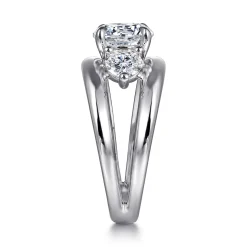 Outlet Gabriel & Co. Danni - 14K White Gold Round Three Stone Diamond Engagement Ring