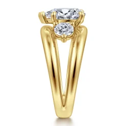 Outlet Gabriel & Co. Danni - 14K Yellow Gold Pear Shape Three Stone Diamond Engagement Ring