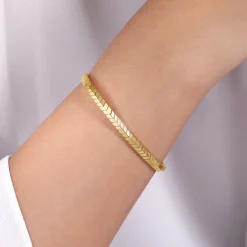 New Gabriel & Co. Demure - 14K Yellow Gold Chevron Split Bangle