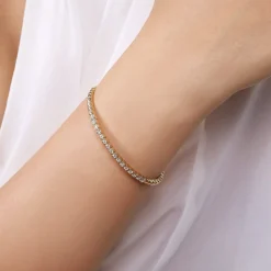 Outlet Gabriel & Co. Demure - 14K Yellow Gold Square Set Diamond Bangle