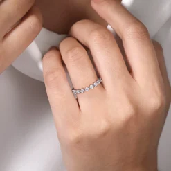 Hot Gabriel & Co. Devinne - Platinum Single Prong Diamond Anniversary Band - 1 ct