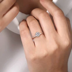 Best Gabriel & Co. Kamera - 14K White Gold 6 Prong Round Solitaire Engagement Ring