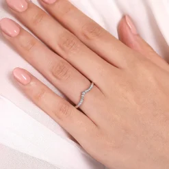 Outlet Gabriel & Co. 14K White Gold Curved V Diamond Wedding Band - 0.1 ct