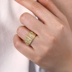 Outlet Gabriel & Co. 18K Yellow Gold Contemporary Diamond Station Wide Band Ring