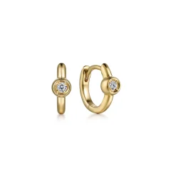 Outlet Gabriel & Co. 14K Yellow Gold Diamond 10mm Huggie With Bezel Set And Plain Gold