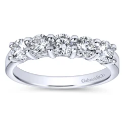 Outlet Gabriel & Co. Messina - 14K White Gold Round 5 Stone Shared Prong Diamond Anniversary Band - 1 ct
