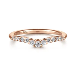 Sale Gabriel & Co. Ostrava - Curved 14K Rose Gold Shared Prong Diamond Wedding Band - 0.25 ct