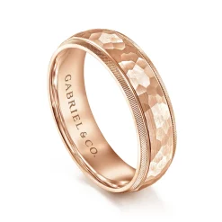 Outlet Gabriel & Co. Simon - 14K Rose Gold 6mm - Men's Wedding Band in Hammered Finish