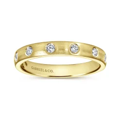 Outlet Gabriel & Co. Vitoria - 14k Yellow Gold Flush Set Round 7 Stone Diamond Anniversary Band - 0.17 ct